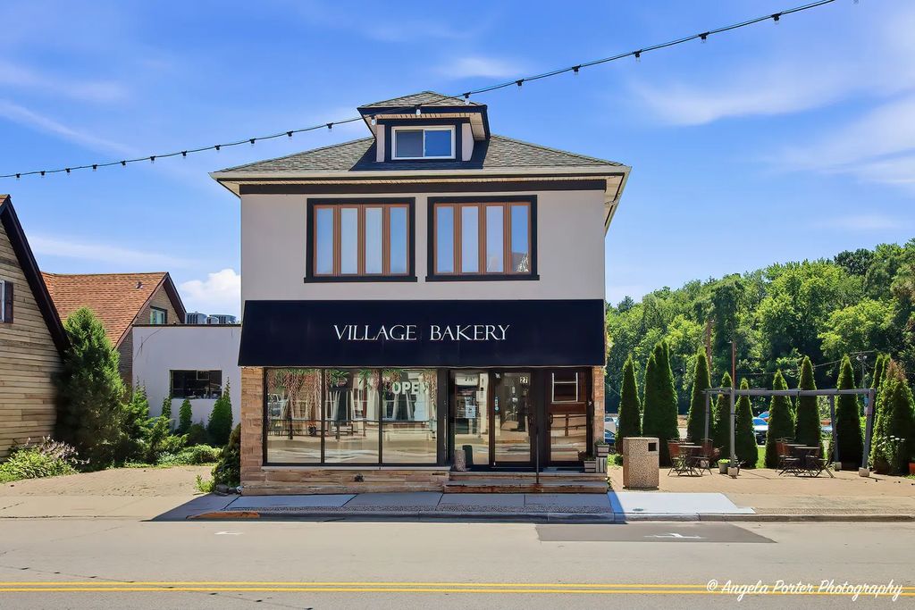 27 E Grand Avenue, Fox Lake