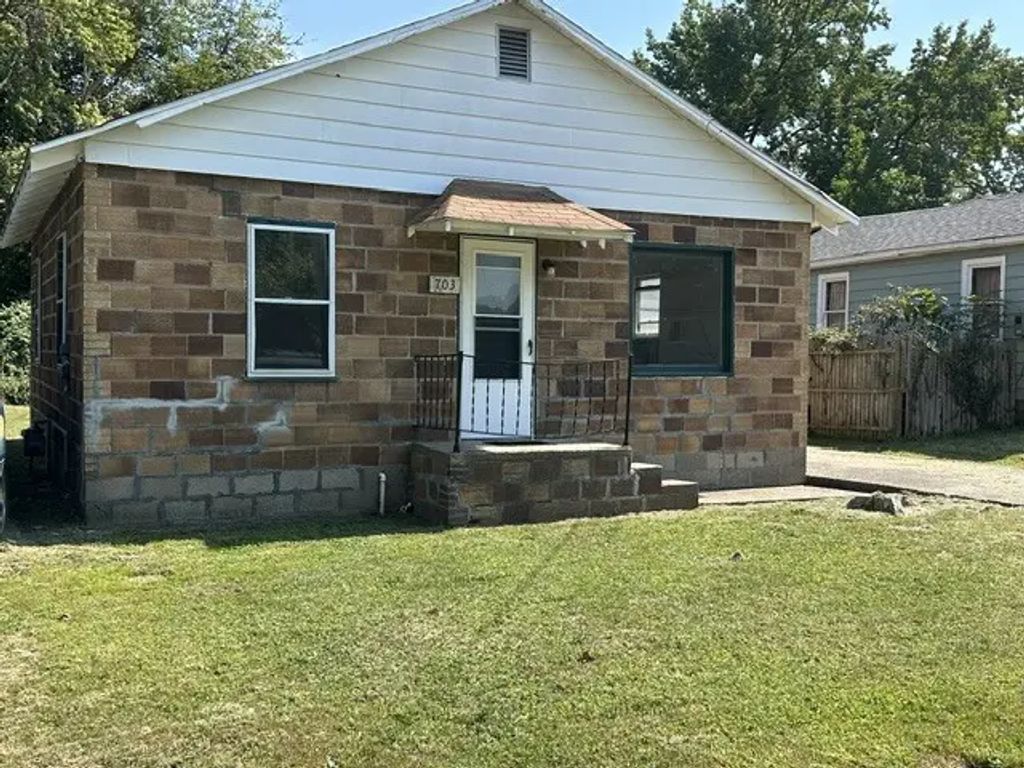 703 N Allyn Street, Carbondale