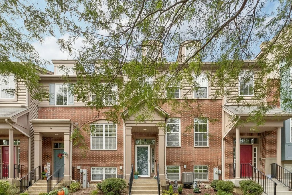 10 Thomas Court, Grayslake
