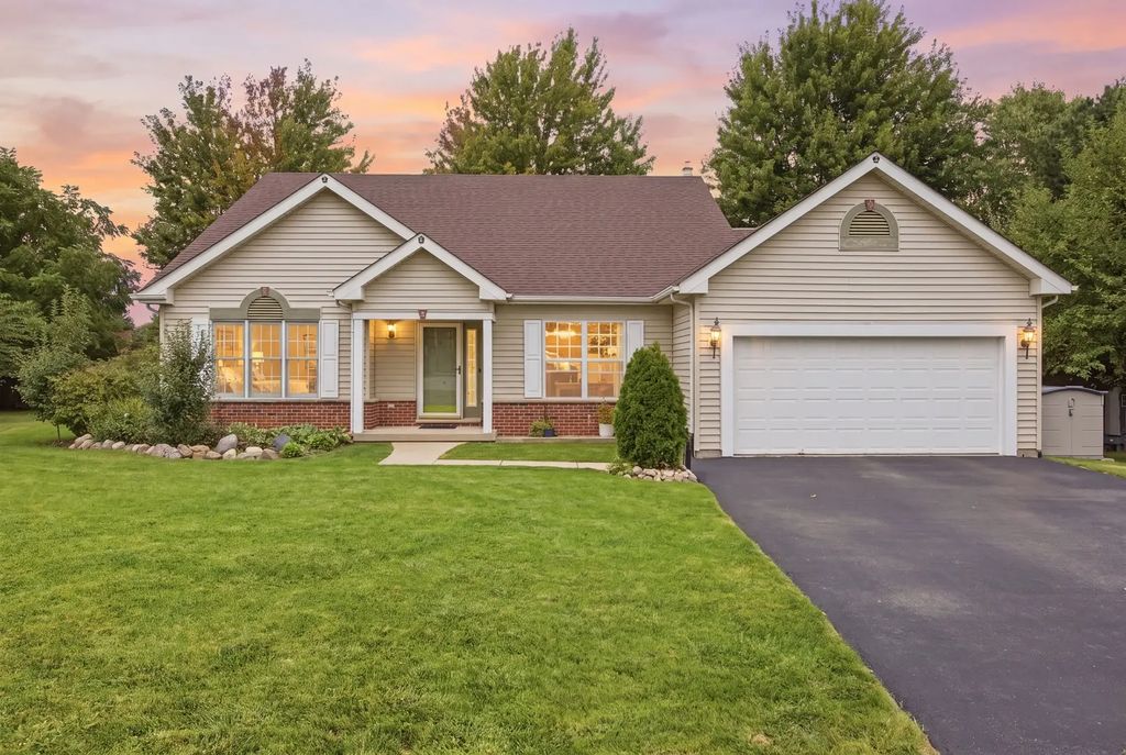 1266 Amber Court, Woodstock