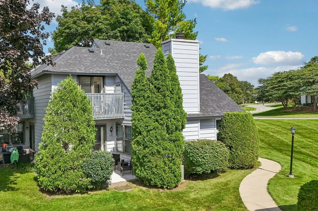 736 Glen Way, Gurnee