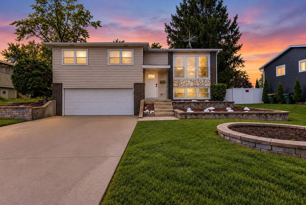 7410 Hawthorne Avenue, Woodridge