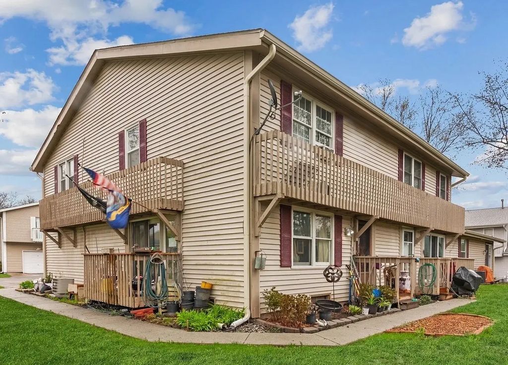 212 Hudson Court B, Bolingbrook