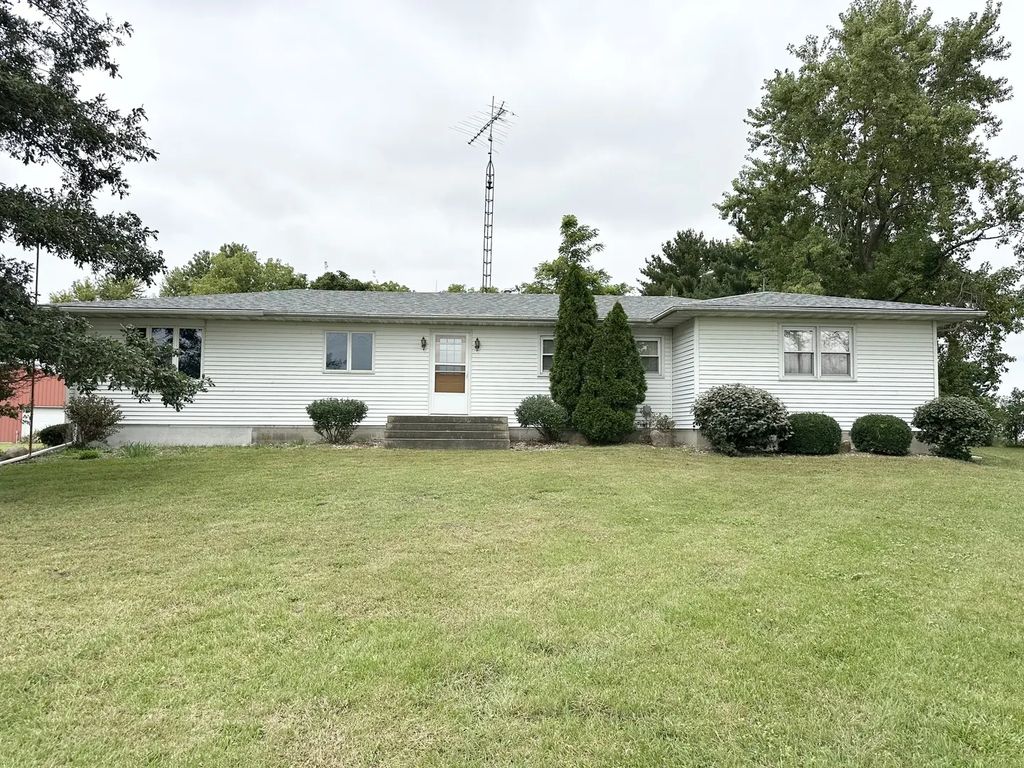 1698 E 1400 North Road, Watseka