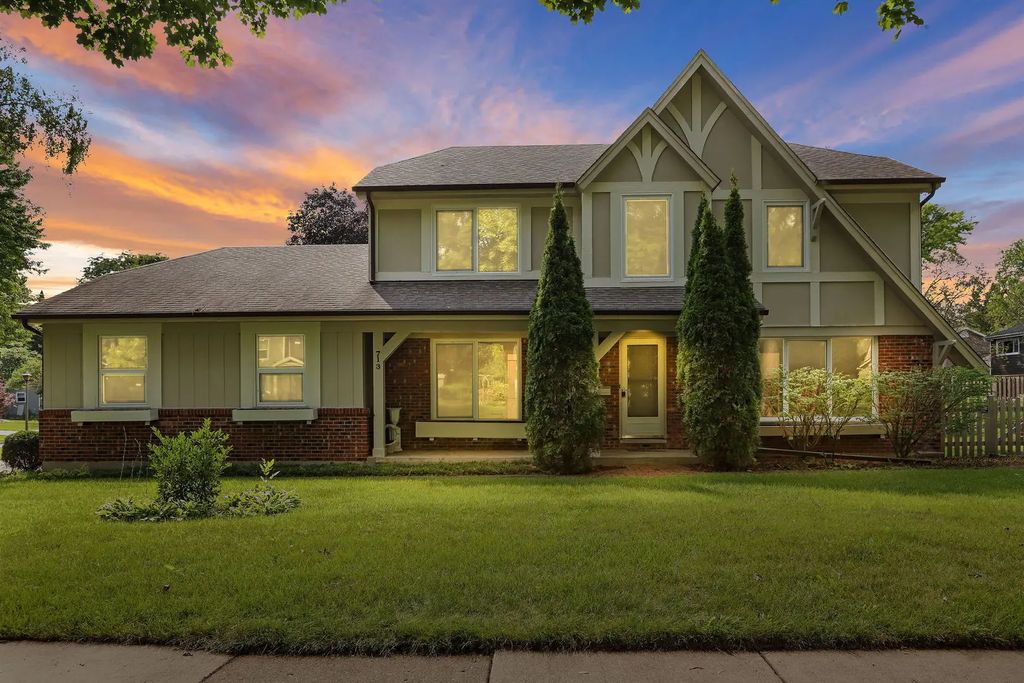 713 Dawes Street, Libertyville