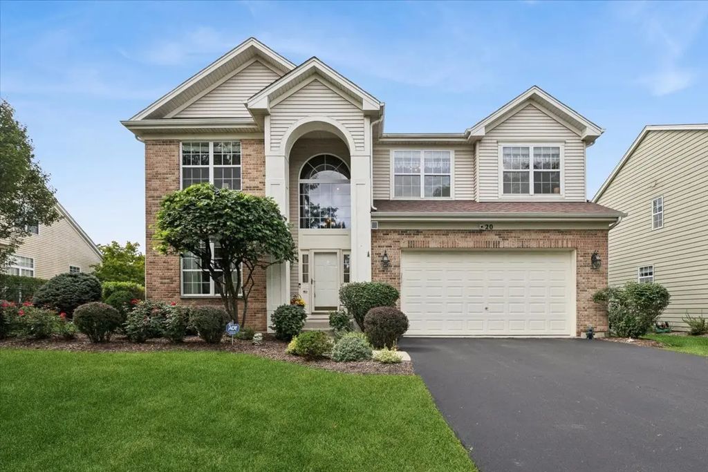 20 Bridlepath Drive, Lindenhurst