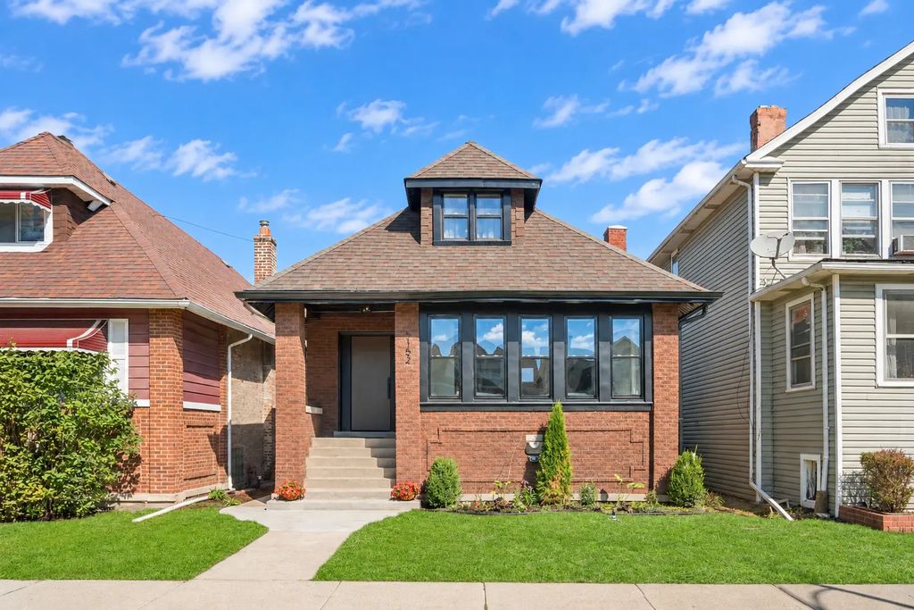 5152 W Warwick Avenue, Chicago