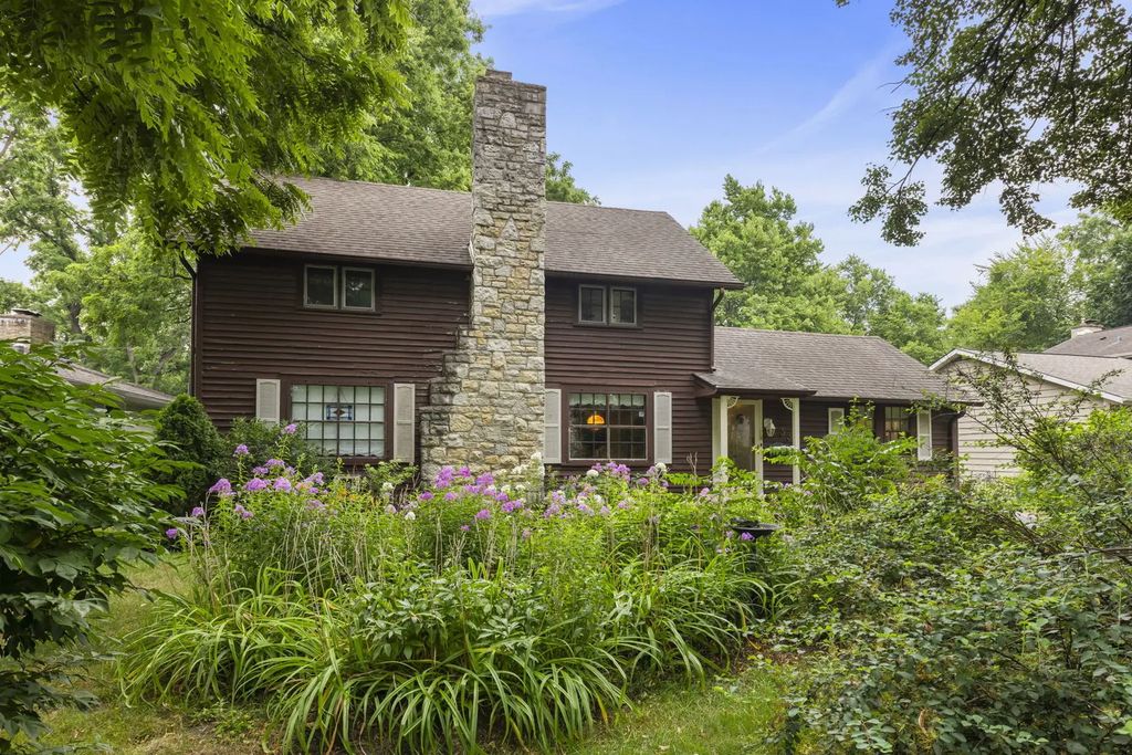 330 S Julian Street, Naperville
