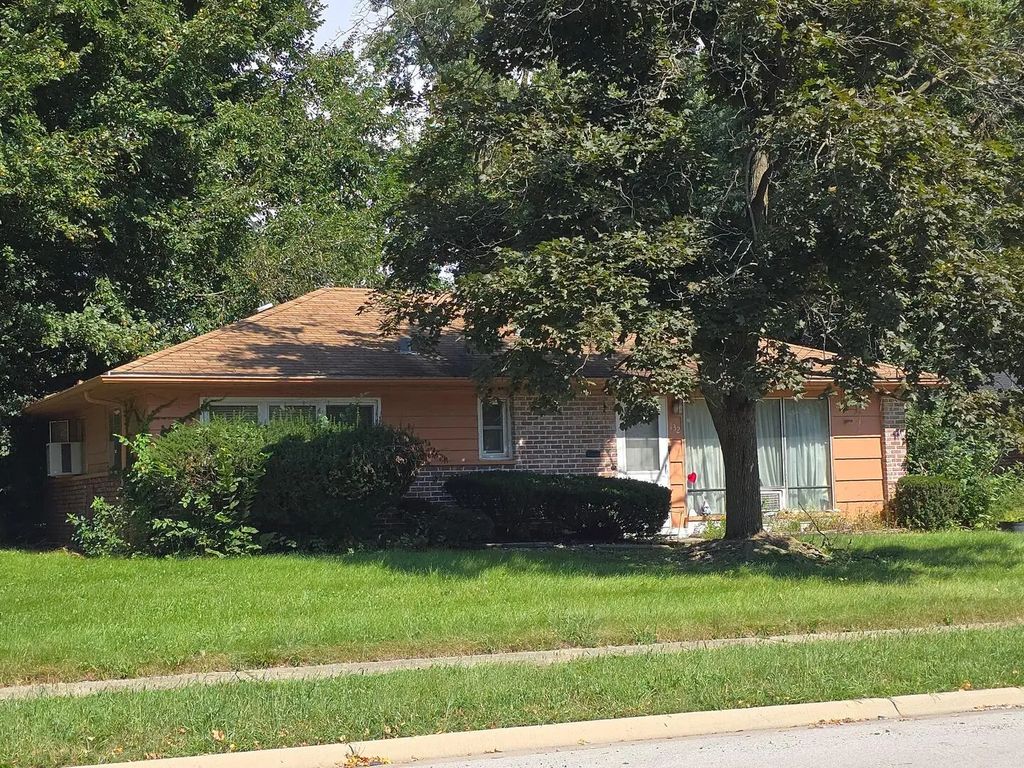 132 Shabbona Drive, Park Forest