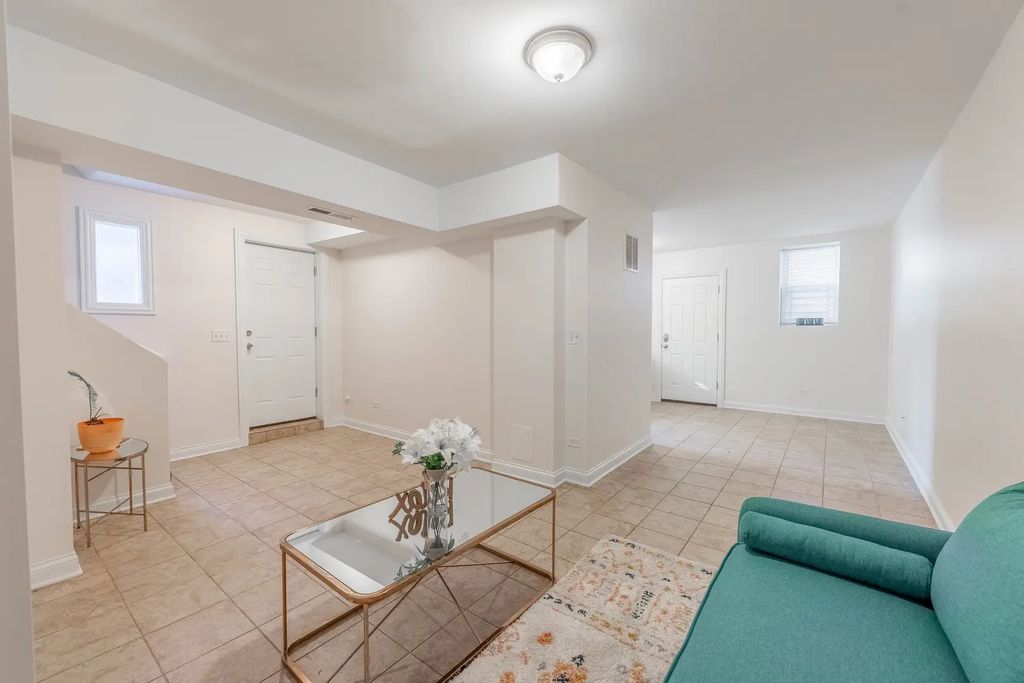2011 W Cullerton Street, Chicago