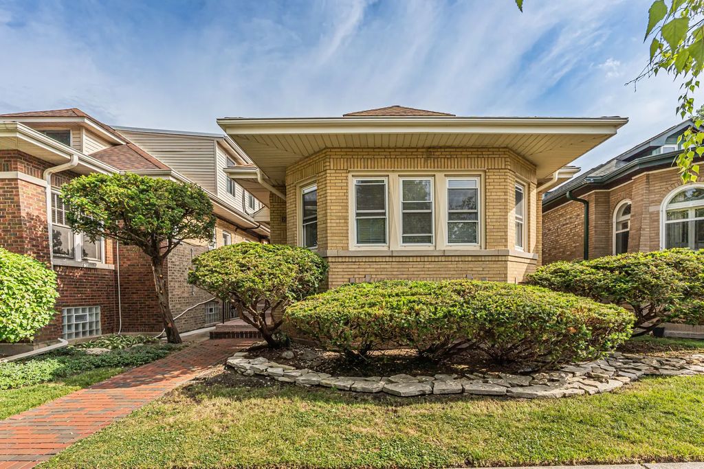 2539 W Morse Avenue, Chicago