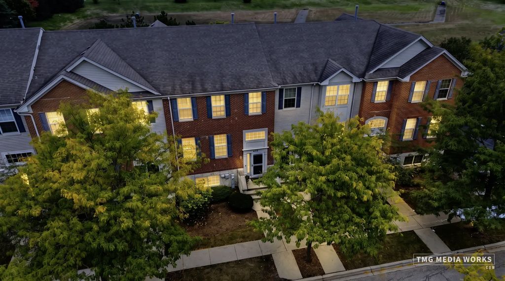 815 Lewisburg Lane, Aurora