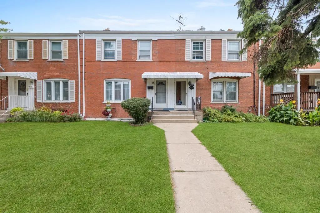 5242 W 63rd Place, Chicago
