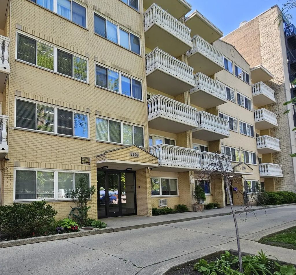 5906 N Sheridan Road 3c, Chicago
