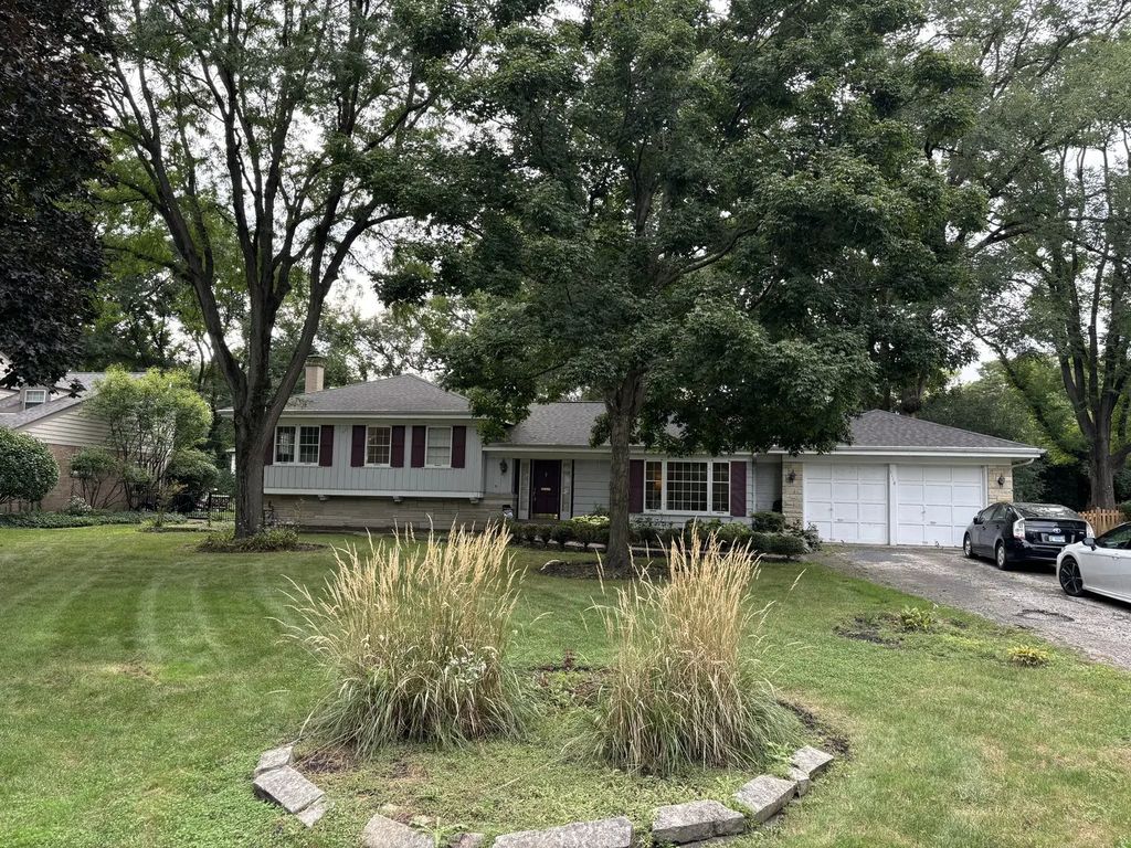 1116 Woodview Road, Burr Ridge