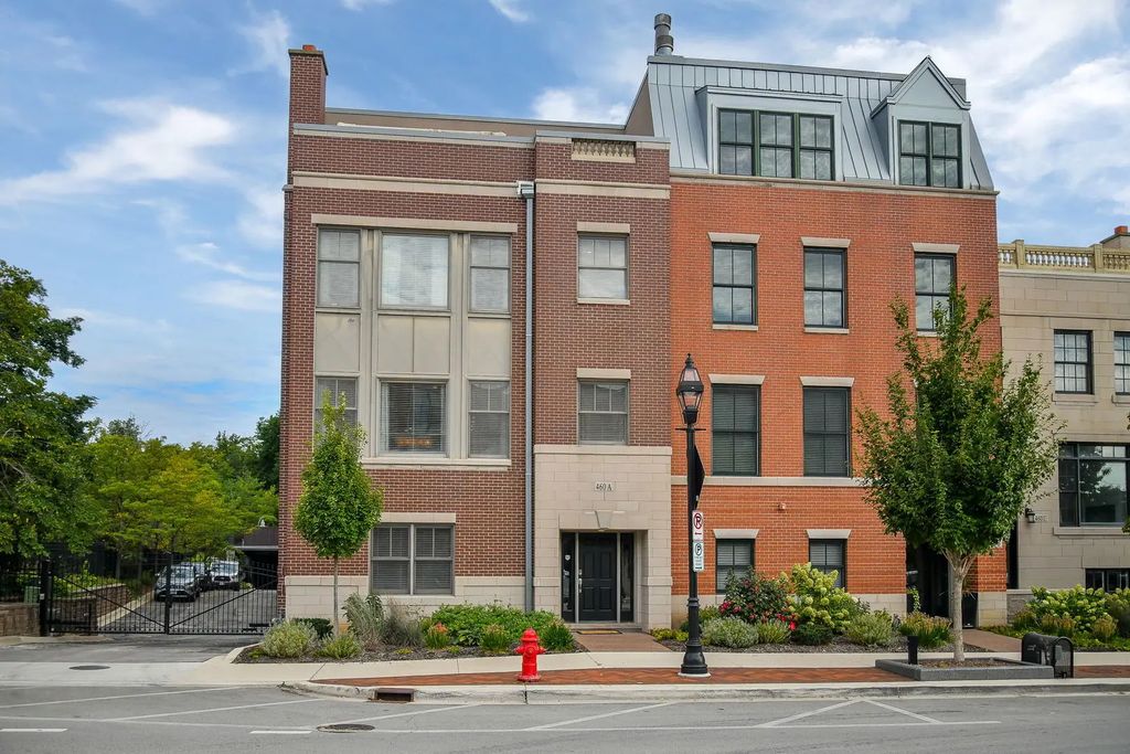460 Pennsylvania Avenue A, Glen Ellyn