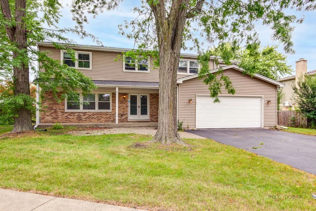 562 Applegate Lane, Lake Zurich