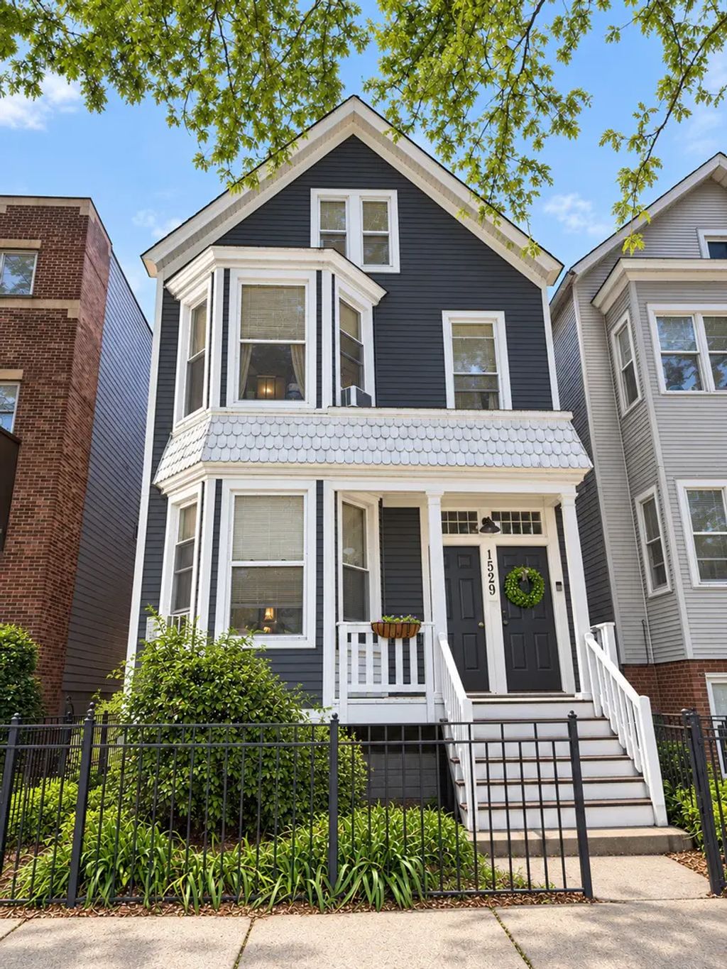 1529 W Nelson Street, Chicago