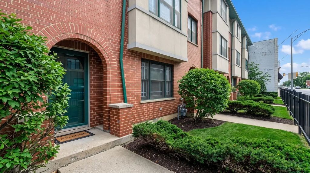 821 N Harlem Avenue, Oak Park