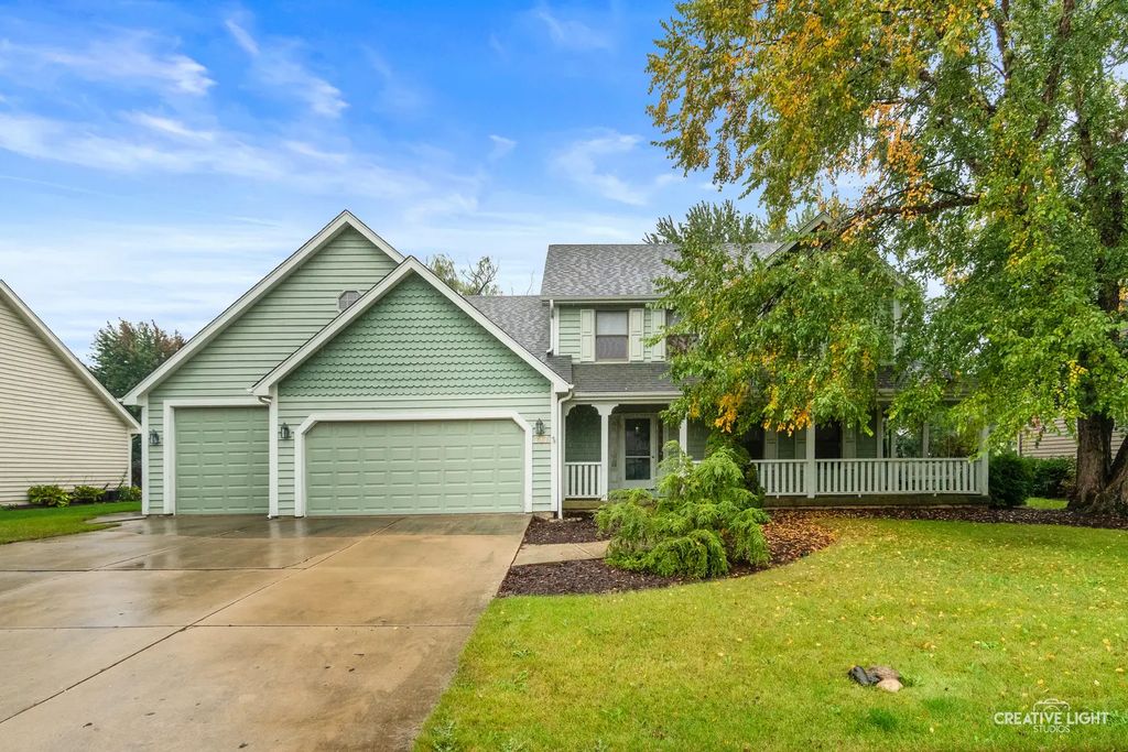 717 Queens Gate Circle, Sugar Grove