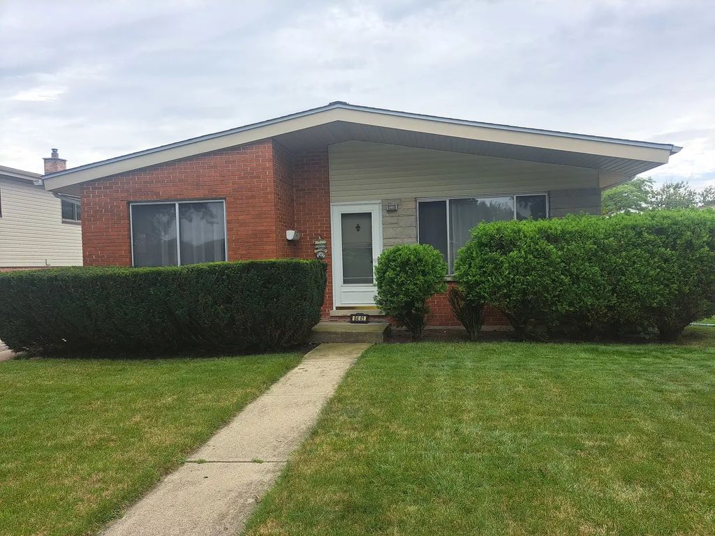 8441 W Madison Drive, Niles