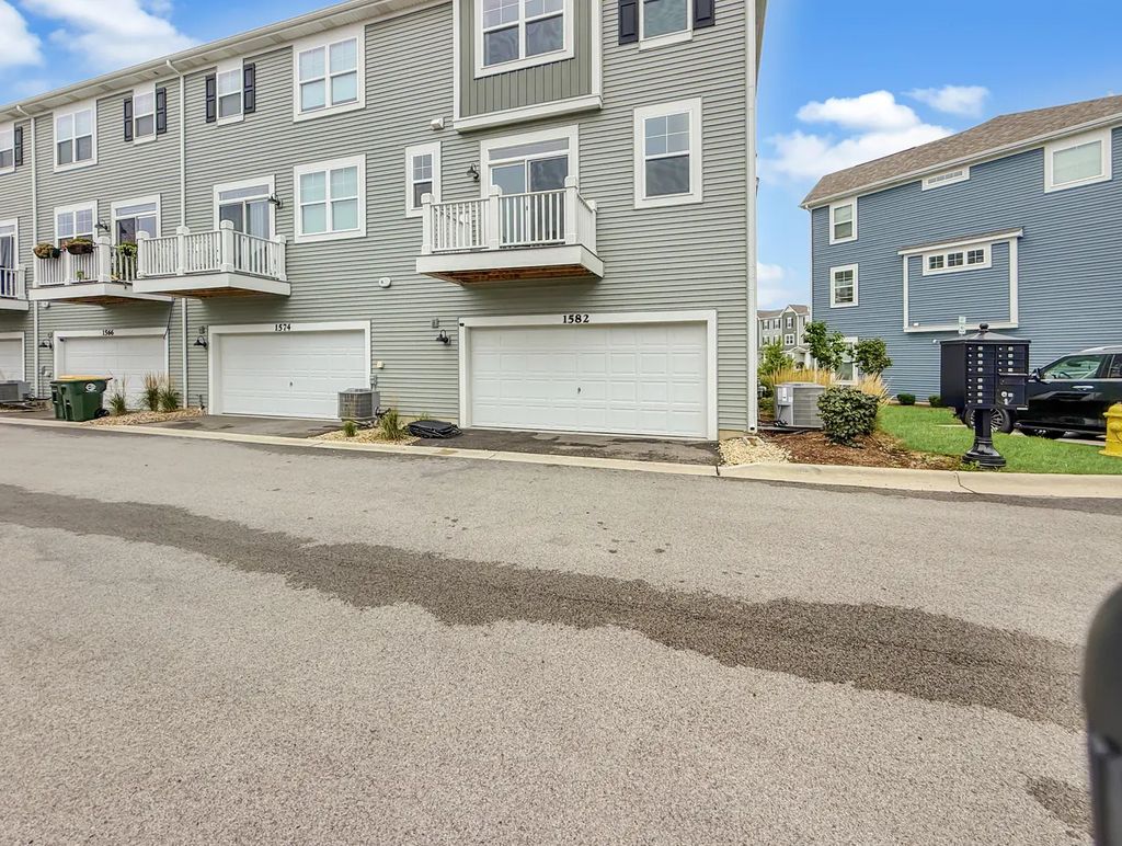 1582 Albany Street, Grayslake