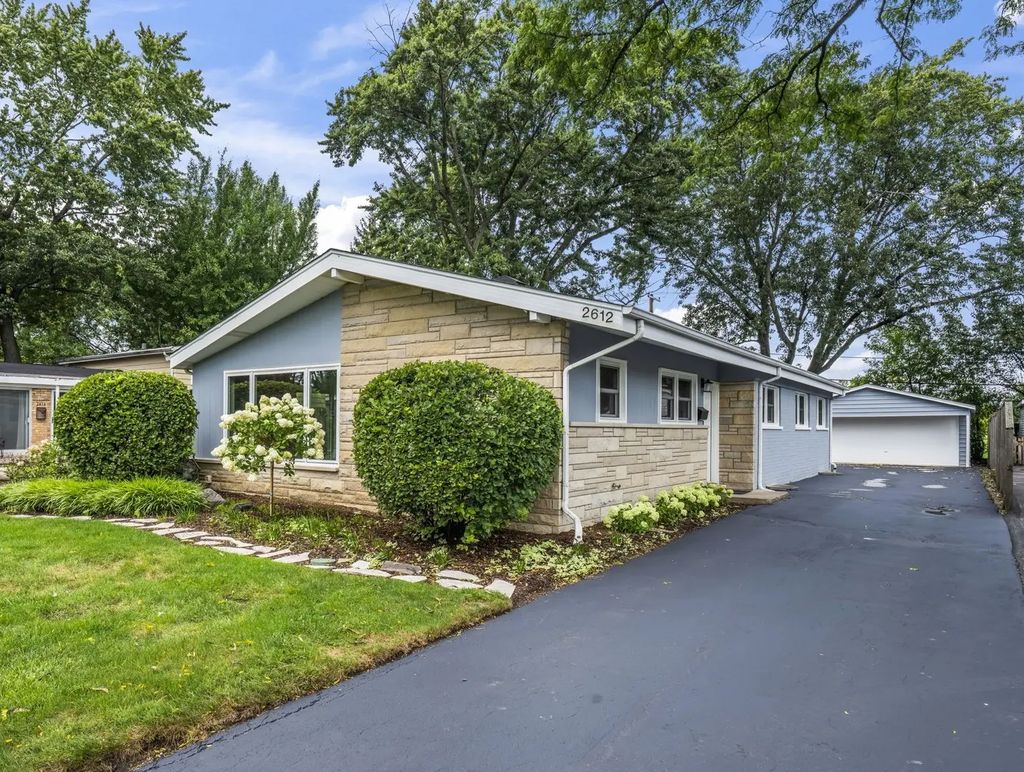 2612 Fontana Drive, Glenview