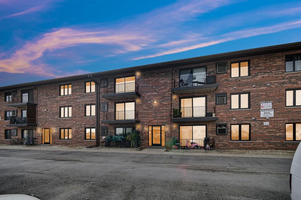 7347 W 79th Place 3c, Bridgeview