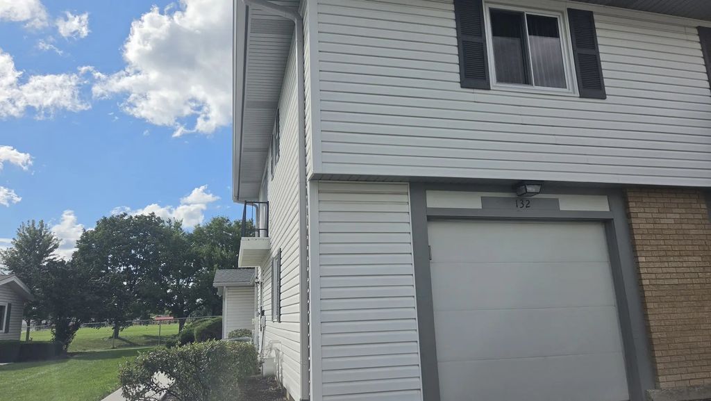 132 Nauset Lane 132, Schaumburg