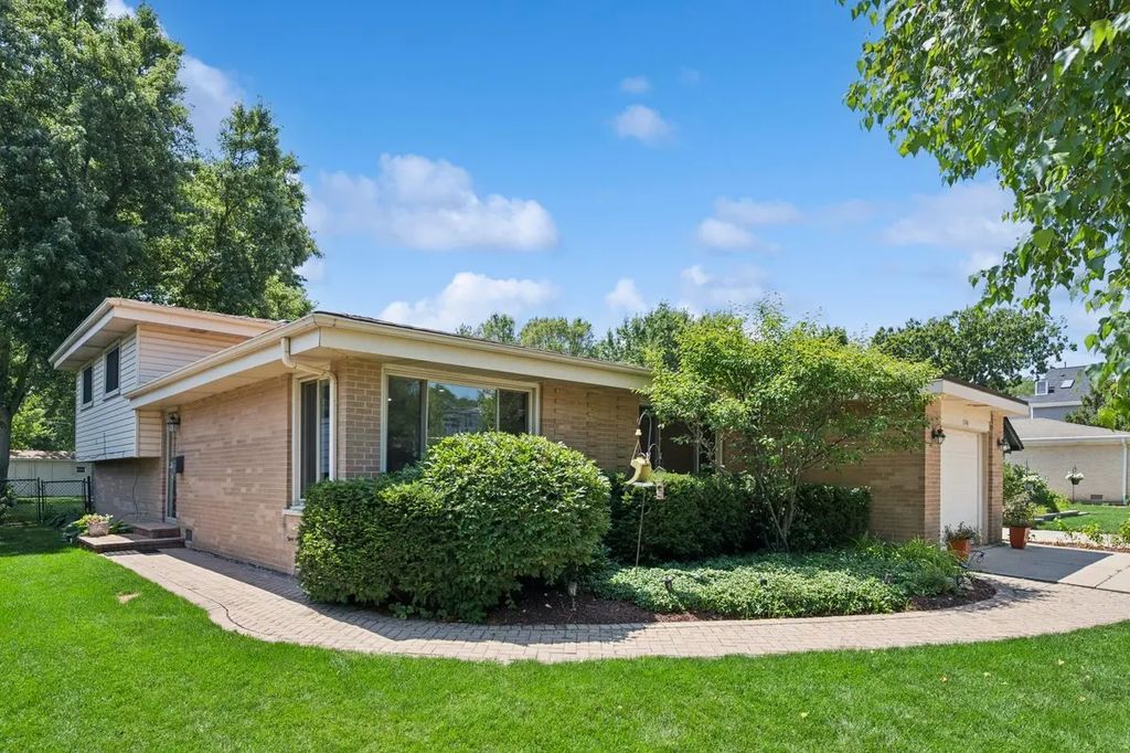 1746 Richfield Avenue, Highland Park, 60035