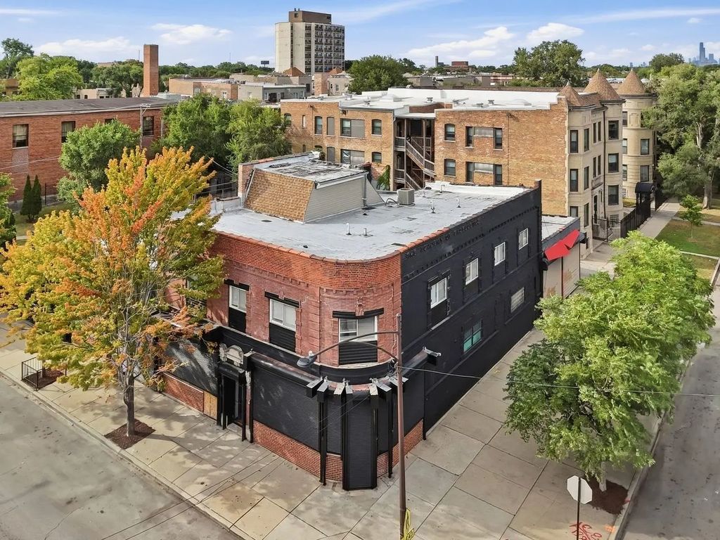 222 E 61st Street, Chicago