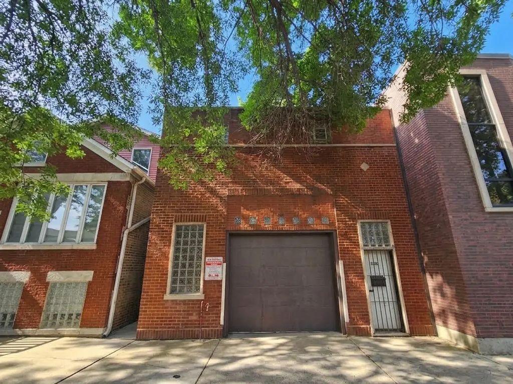2636 W Huron Street, Chicago