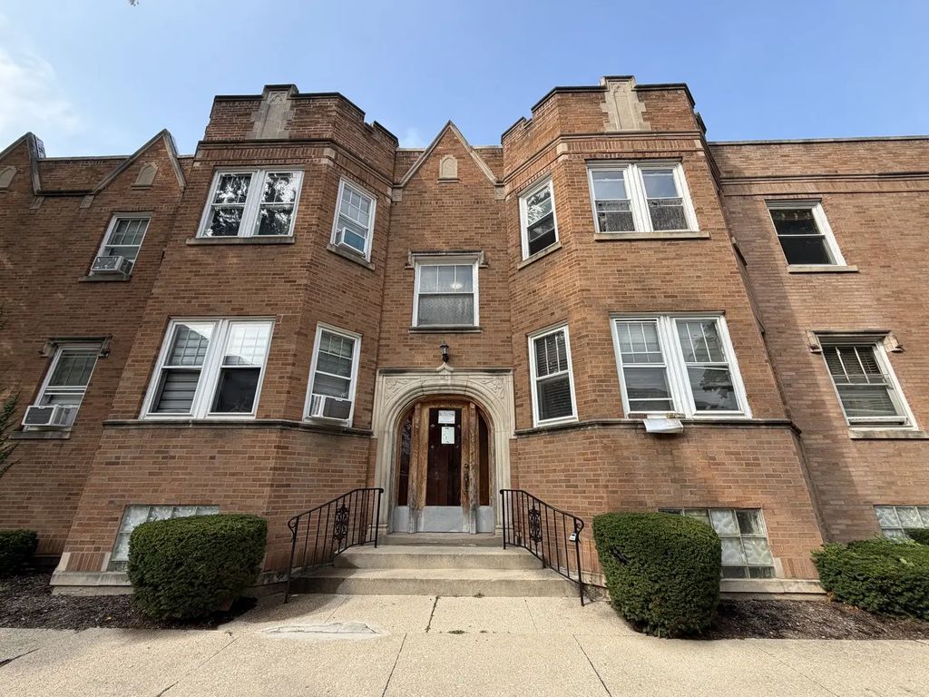 4208 W Cullom Avenue 2, Chicago