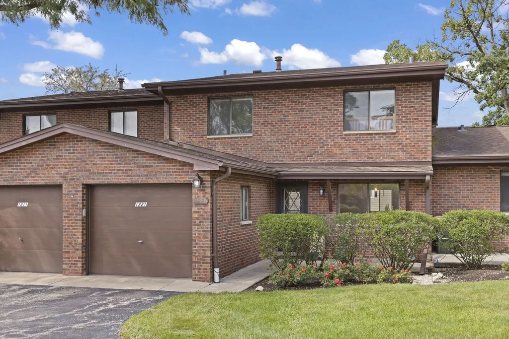 1221 Geneva Lane, Lake Zurich