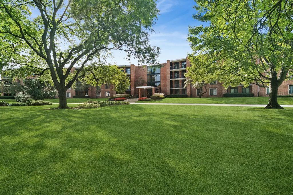 1605 E Central Road 213-b, Arlington Heights