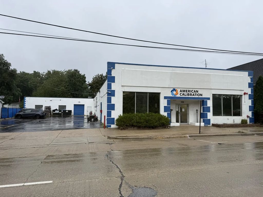 204 Northwest Highway, Fox River Grove