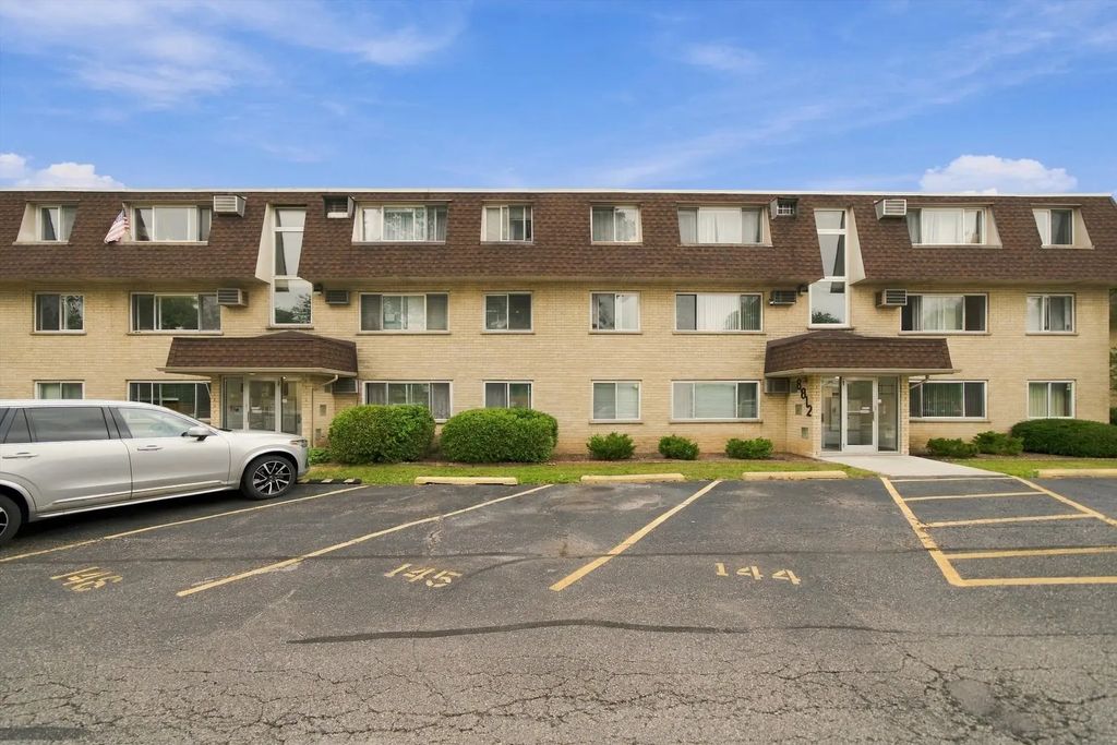 8812 Briar Court 2d, Des Plaines