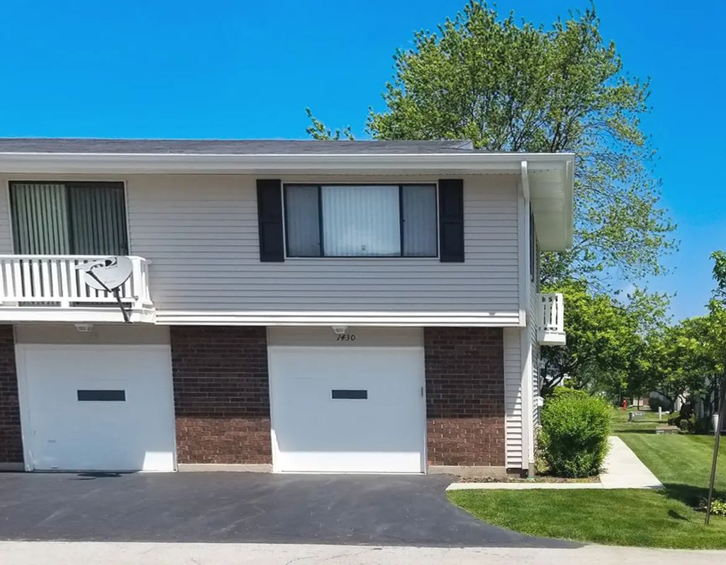 1430 Millbrook Court 1430, Schaumburg