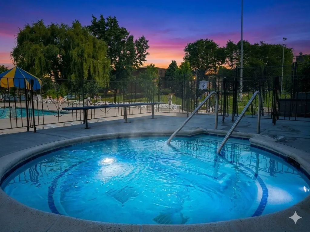 9374 Bay Colony Drive 2s, Des Plaines