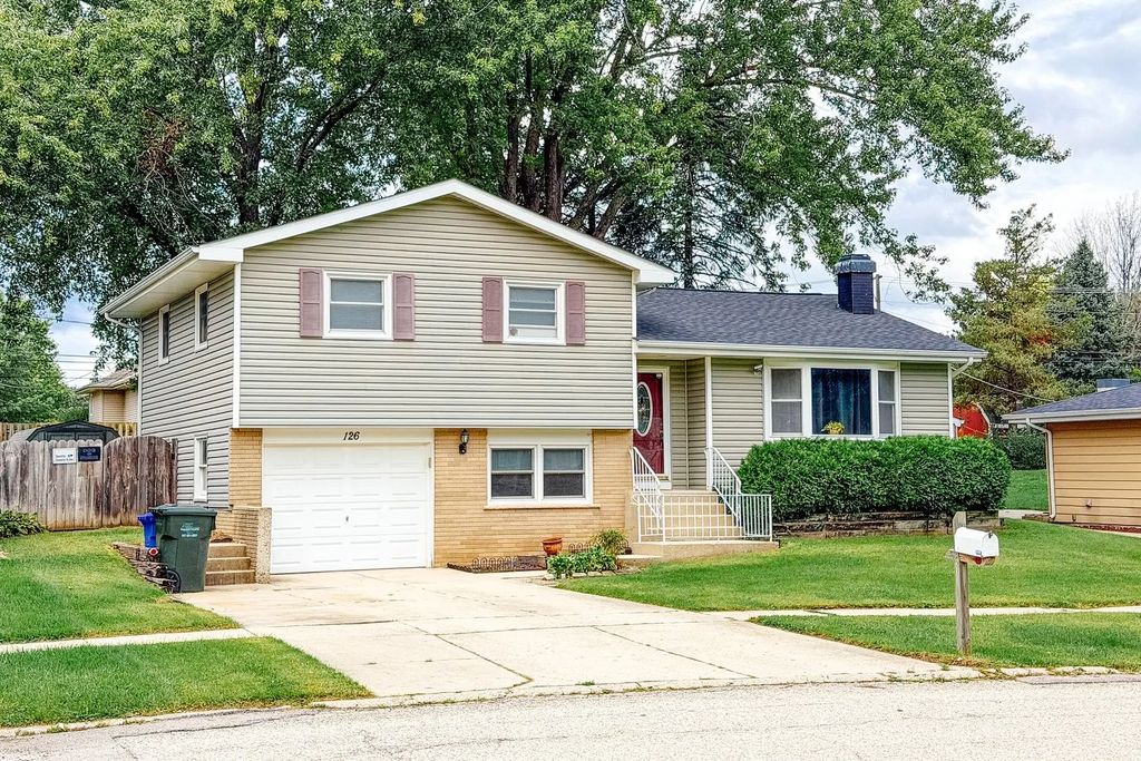 126 Bunkerhill Avenue, South Elgin
