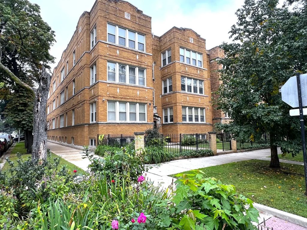 7433 N Hoyne Avenue 2, Chicago