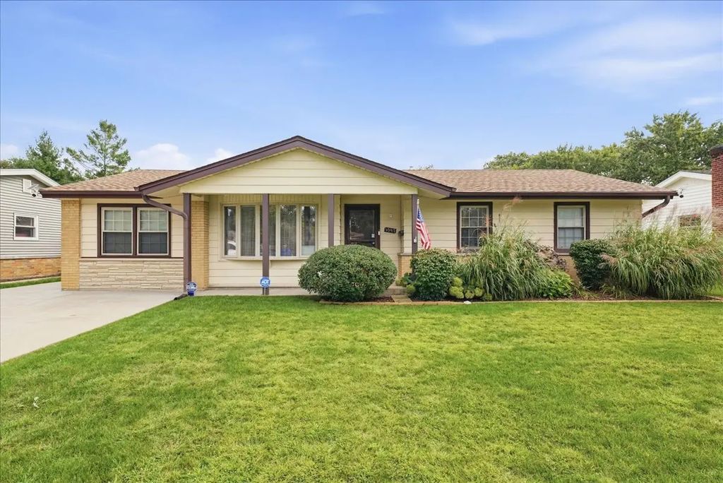 1097 Cypress Lane, Elk Grove Village