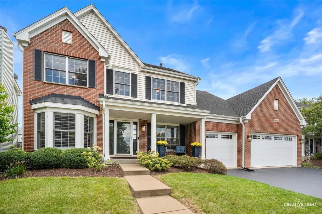 39w697 Schoolhouse Lane, Geneva