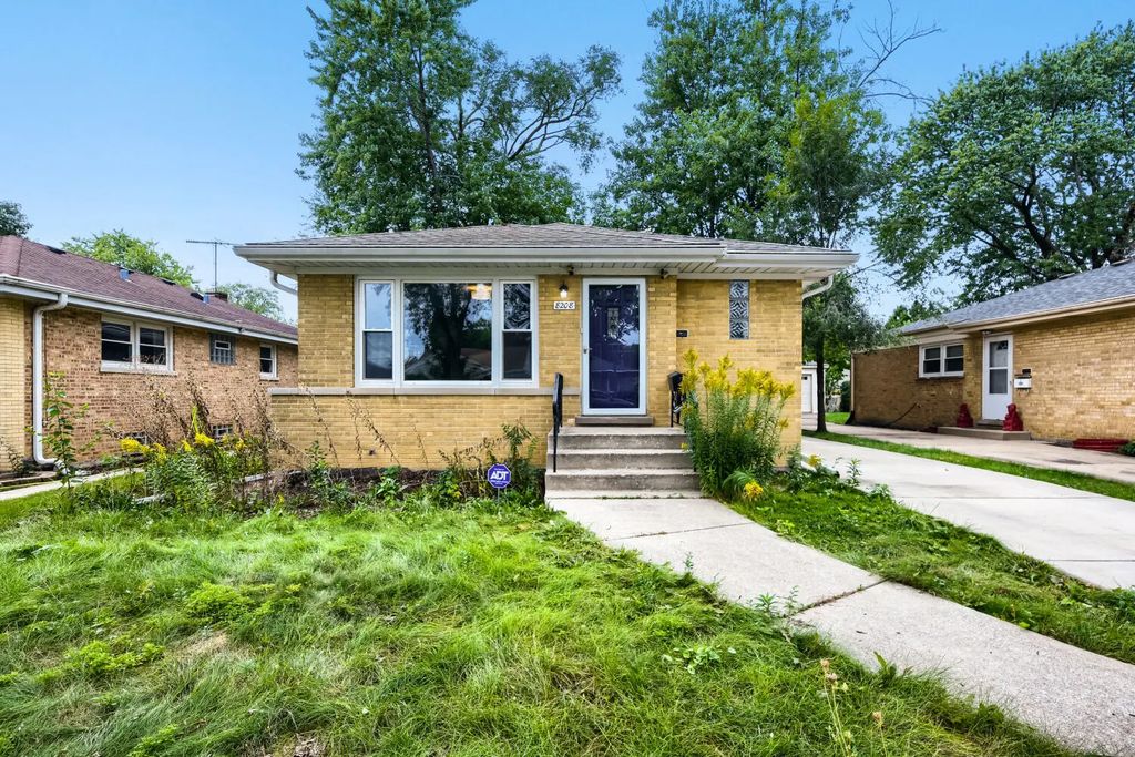 8208 Ridgeway Avenue, Skokie