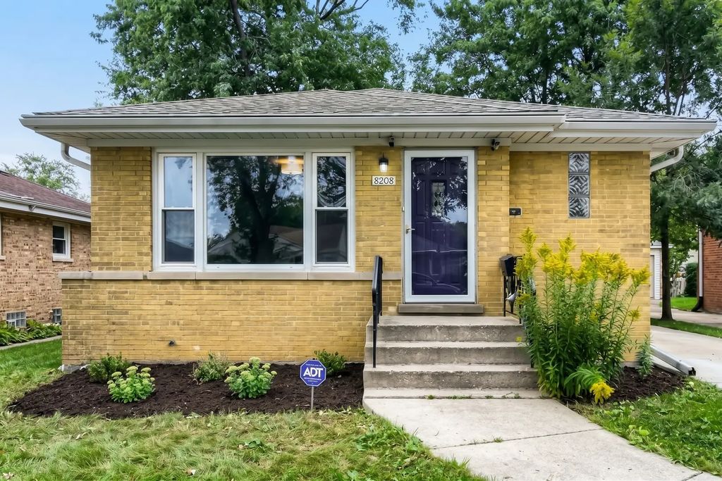 8208 Ridgeway Avenue, Skokie