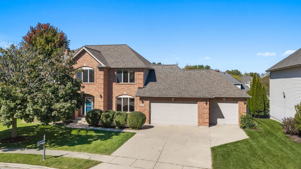 1039 Wellington Court, Sycamore
