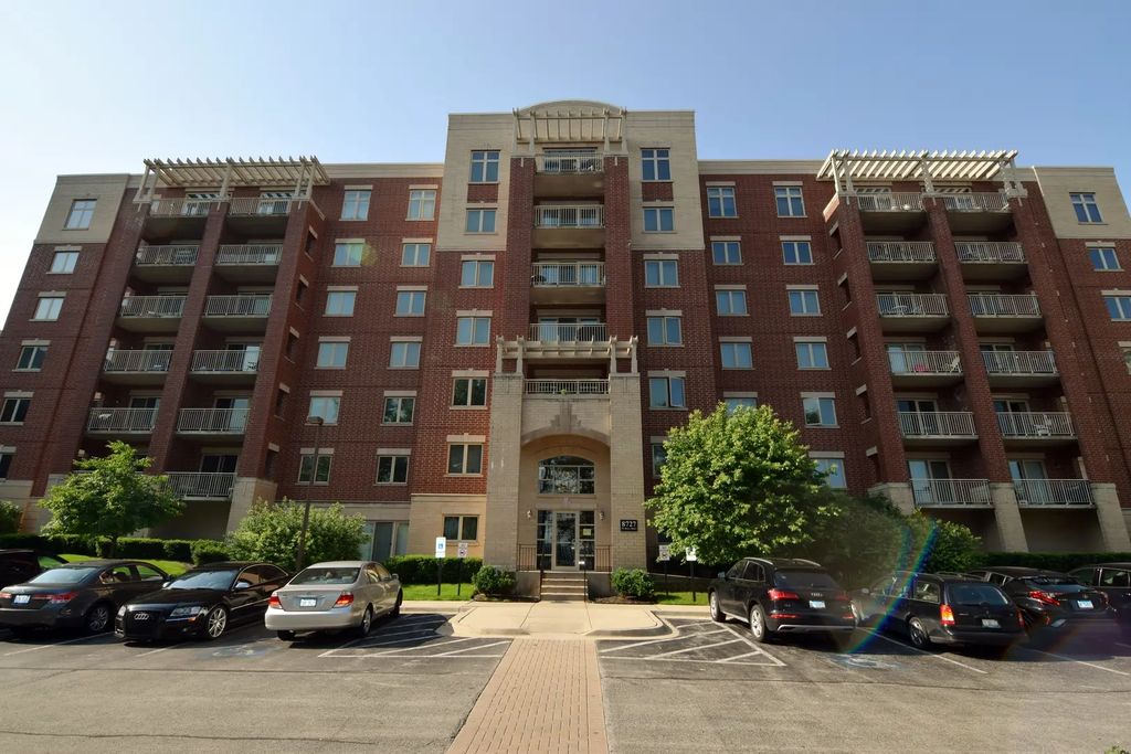 8727 W Bryn Mawr Avenue 208, Chicago
