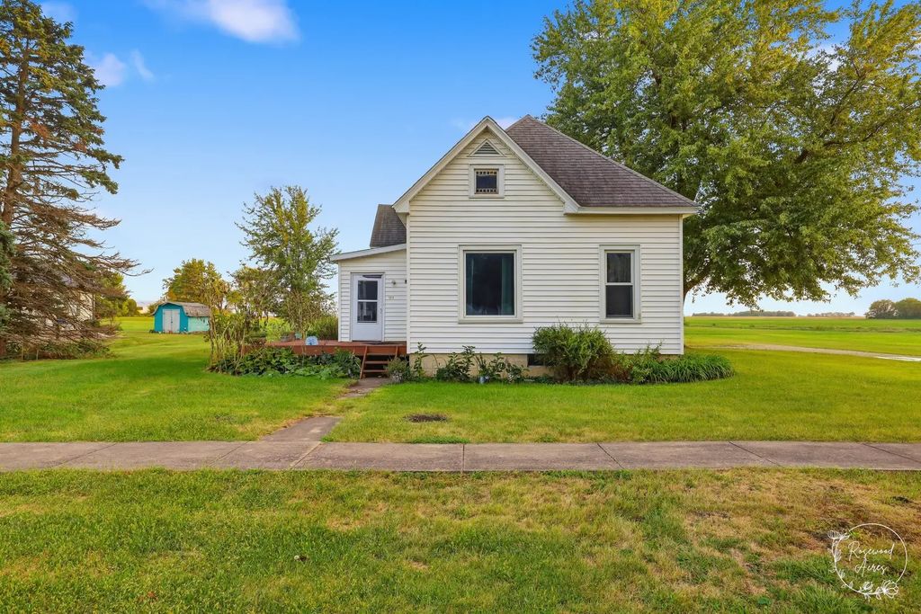 104 E Cleveland Street, Cullom