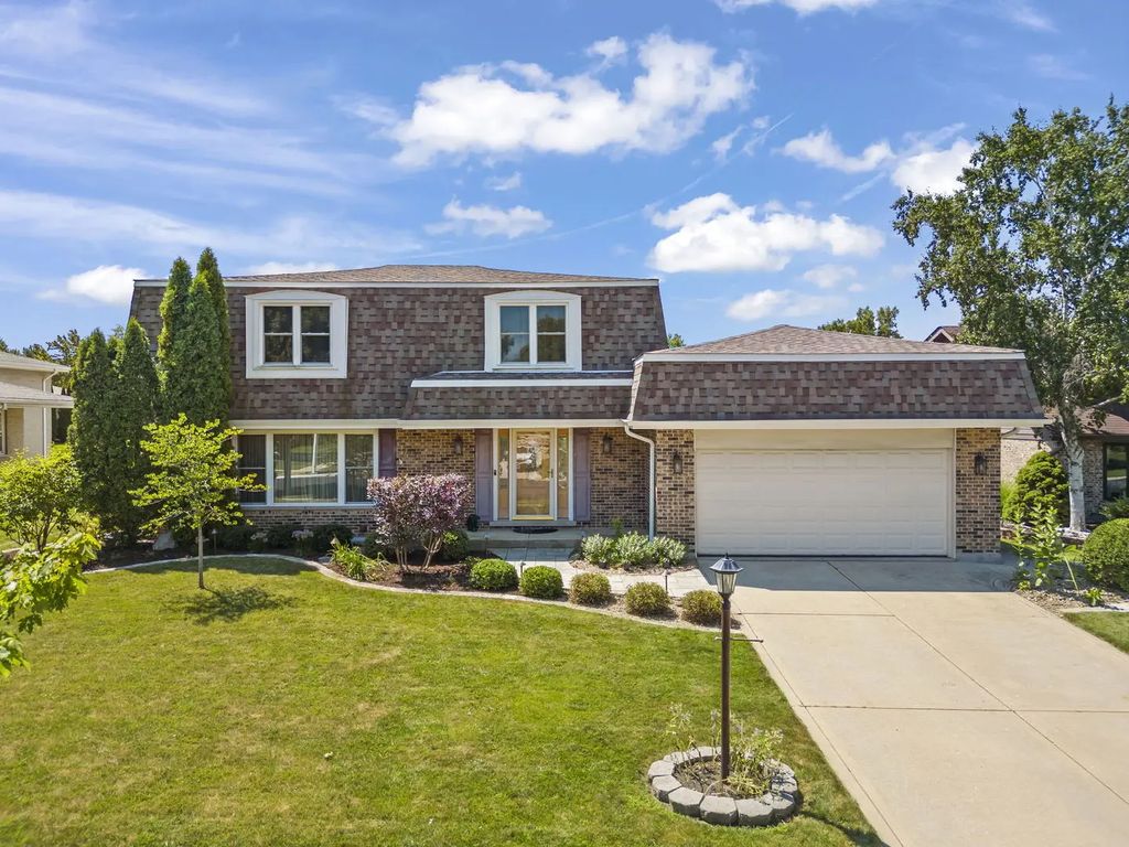 609 Honey Locust Lane, Darien