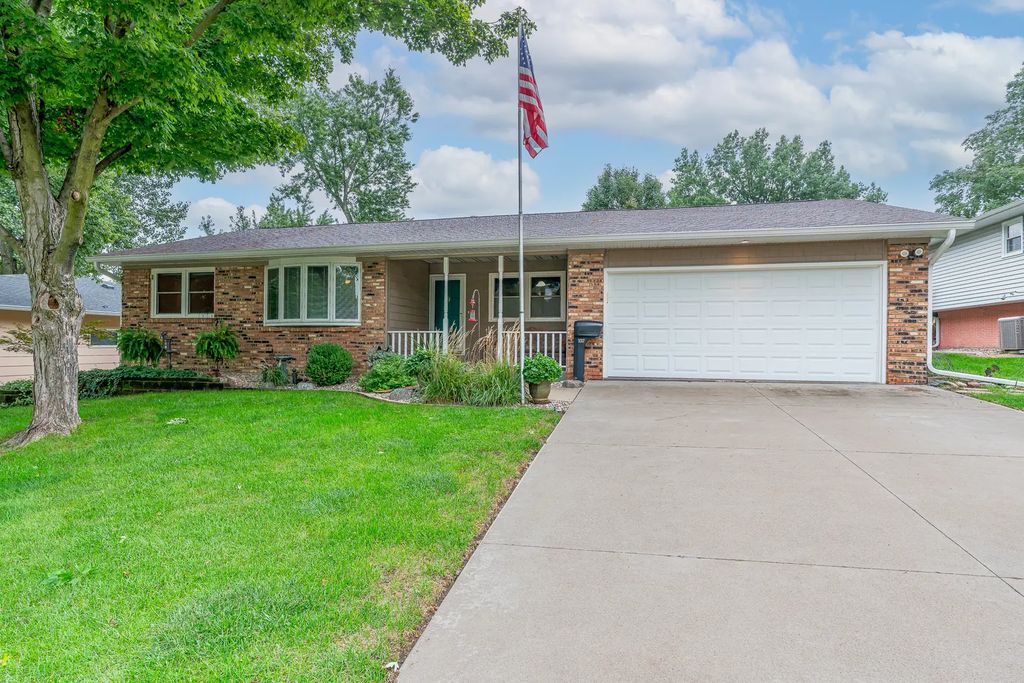 1017 Mount Vernon Drive, Davenport